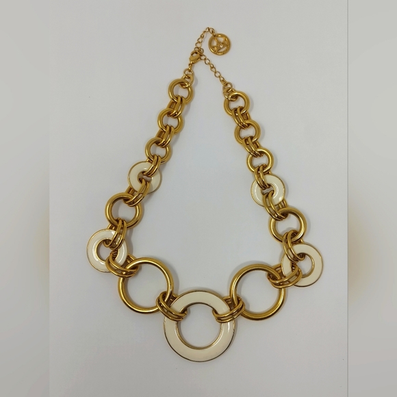 Vintage 80's Crown Trifari White Enamel and Gold Tone Necklace - Picture 6 of 12